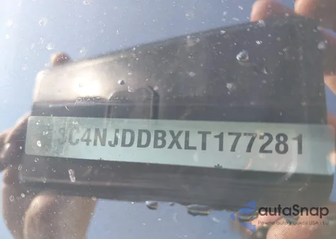 2020 Jeep Compass Trailhawk 4X4 from USA, damaged, VIN 3C4NJDDBXLT177281